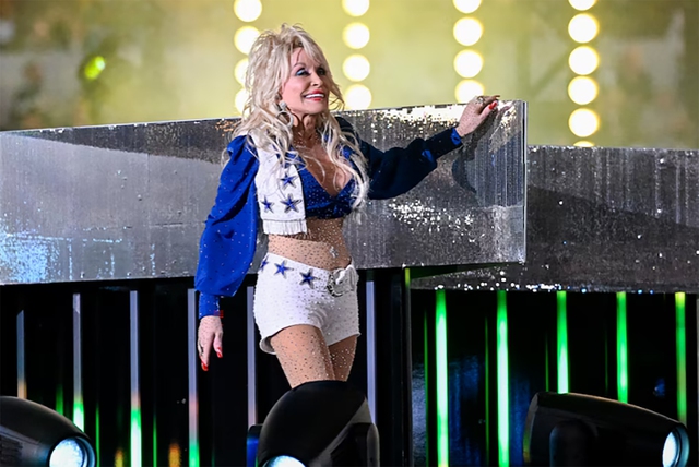 

Ca sĩ kiêm diễn viên Dolly Parton (79 tuổi)  
