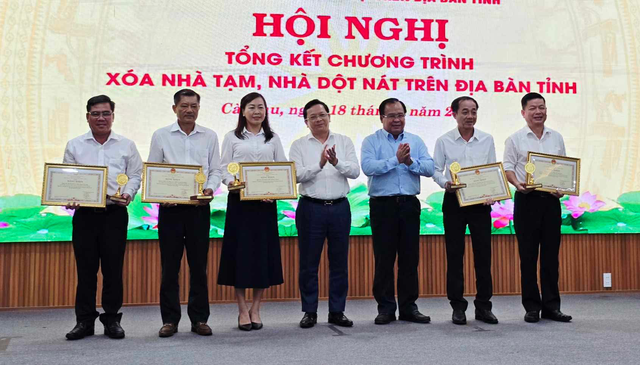Xóa nhà tạm, Cà Mau không quên 'chuyện nhỏ' sau nhà- Ảnh 1. Xóa nhà tạm, Cà Mau không quên 'chuyện nhỏ' sau nhà- Ảnh 1.
