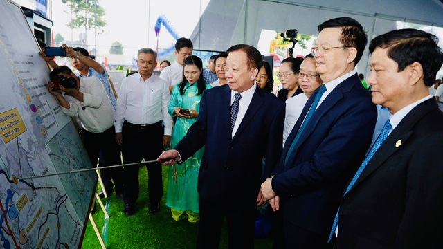 Phó thủ tướng Mai Văn Chính phát lệnh khởi công đường Vành đai 4 - TP.HCM - Ảnh 2.