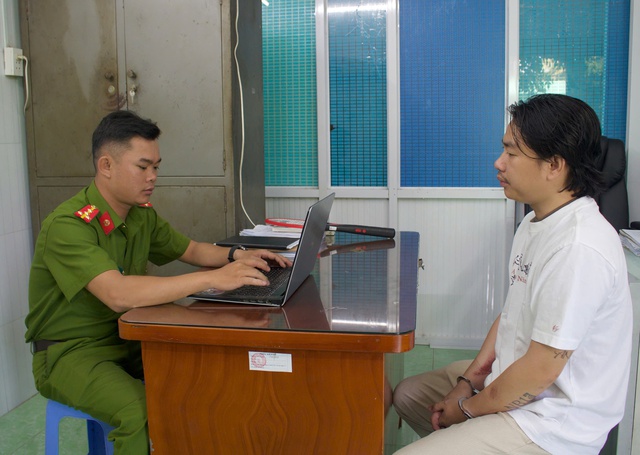 Tạm giữ tài xế gây tai nạn đặc biệt nghiêm trọng trên đường Kinh Dương Vương - Ảnh 1.