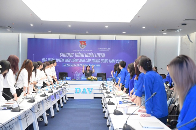 Huấn luyện tình nguyện viên dạy tiếng Anh miễn phí dịp hè Huấn luyện tình nguyện viên dạy tiếng Anh miễn phí dịp hè