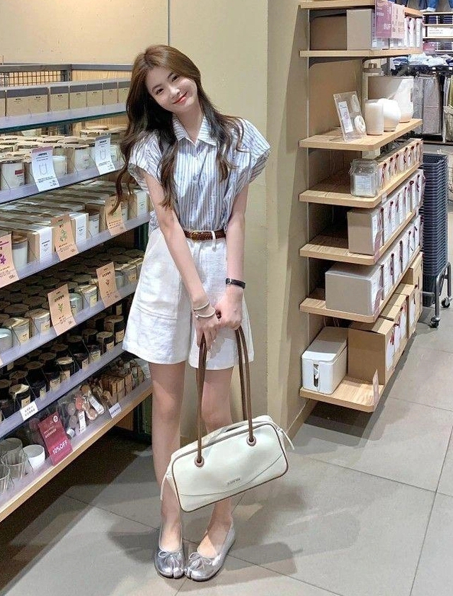 Xinh xắn và thoải mái trong mọi hoàn cảnh với áo kẻ sọc - Ảnh 8.
