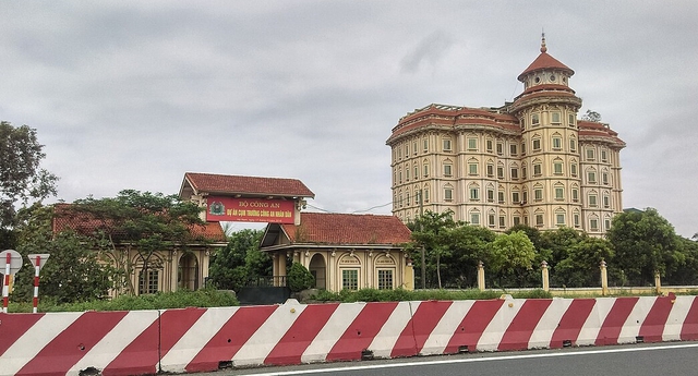 Đình chỉ hoạt động đào tạo một trường đại học từng được Bộ Công an mua lại - Ảnh 1. Đình chỉ hoạt động đào tạo một trường đại học từng được Bộ Công an mua lại - Ảnh 1.