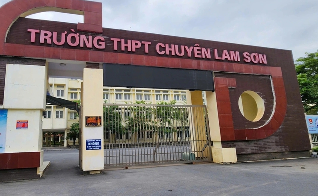 Điểm chuẩn chuyên sinh Trường THPT chuyên Lam Sơn cao 'ngất ngưởng'- Ảnh 1. Điểm chuẩn chuyên sinh Trường THPT chuyên Lam Sơn cao 'ngất ngưởng'- Ảnh 1.
