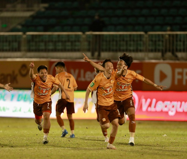 HAGL nắm trong tay vận mệnh của suất xuống hạng, V-League nghẹt thở đến giây cuối cùng! HAGL nắm trong tay vận mệnh của suất xuống hạng, V-League nghẹt thở đến giây cuối cùng!