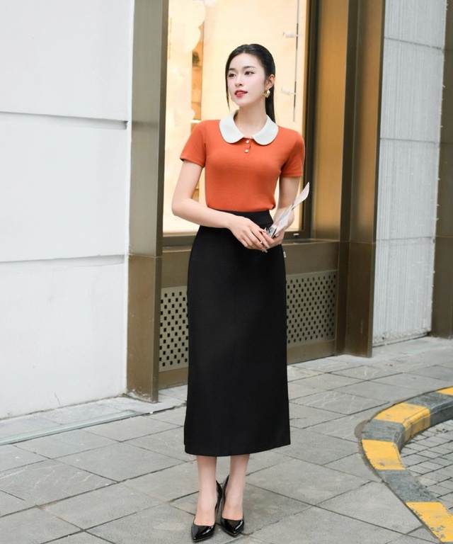 Thanh lịch và nữ tính với áo cổ sen- Ảnh 1. Thanh lịch và nữ tính với áo cổ sen- Ảnh 1.