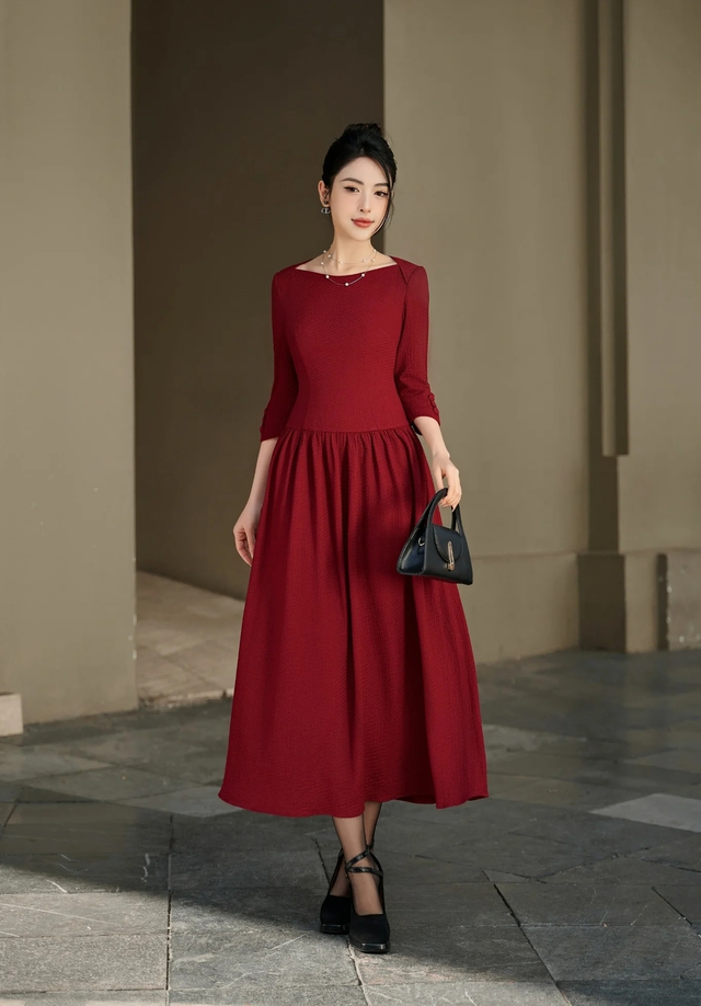 Đầm cổ thuyền, nét đẹp thanh lịch cho cô nàng hiện đại- Ảnh 6. Đầm cổ thuyền, nét đẹp thanh lịch cho cô nàng hiện đại- Ảnh 6.