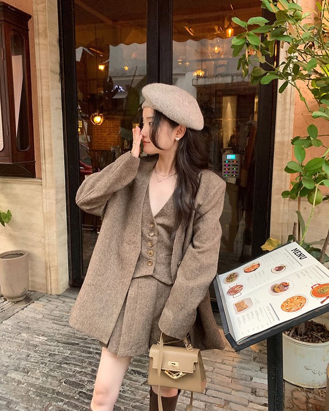 Áo gile là bí quyết cho nàng tự tin mọi khoảnh khắc- Ảnh 8. Áo gile là bí quyết cho nàng tự tin mọi khoảnh khắc- Ảnh 8.