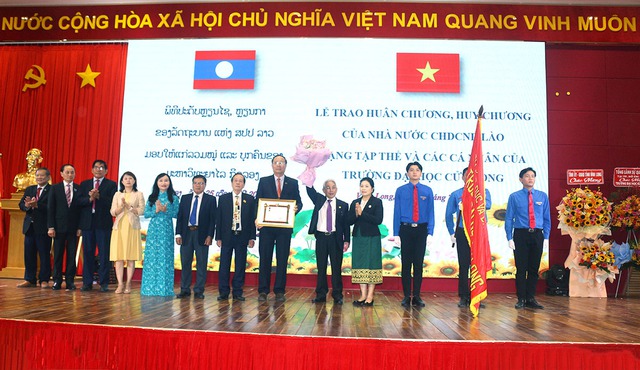 Trường ĐH Cửu Long tăng cường hợp tác đào tạo nhân lực cho nước bạn Lào Trường ĐH Cửu Long tăng cường hợp tác đào tạo nhân lực cho nước bạn Lào