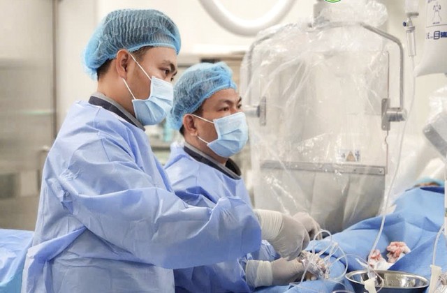 Cứu sống bệnh nhân bị nhồi máu cơ tim nguy kịch sau 15 phút can thiệp Cứu sống bệnh nhân bị nhồi máu cơ tim nguy kịch sau 15 phút can thiệp