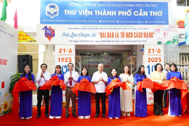 Nhiều tư liệu báo chí đặc sắc đang được trưng bày tại Cần Thơ- Ảnh 1. Nhiều tư liệu báo chí đặc sắc đang được trưng bày tại Cần Thơ- Ảnh 1.
