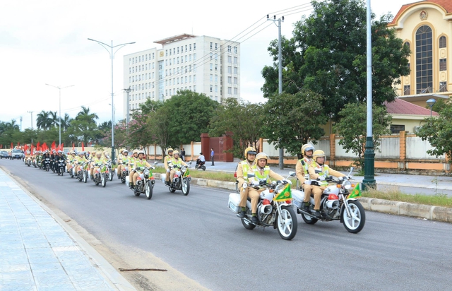 Quảng Bình triển khai đồng bộ giải pháp an toàn giao thông từ đầu năm 2025- Ảnh 2. Quảng Bình triển khai đồng bộ giải pháp an toàn giao thông từ đầu năm 2025- Ảnh 2.