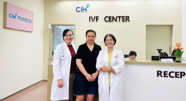 BS Nguyễn Thị Ngọc Sương: Ba thập kỷ gieo hạnh phúc hàng ngàn cặp đôi hiếm muộn- Ảnh 4. BS Nguyễn Thị Ngọc Sương: Ba thập kỷ gieo hạnh phúc hàng ngàn cặp đôi hiếm muộn- Ảnh 4.