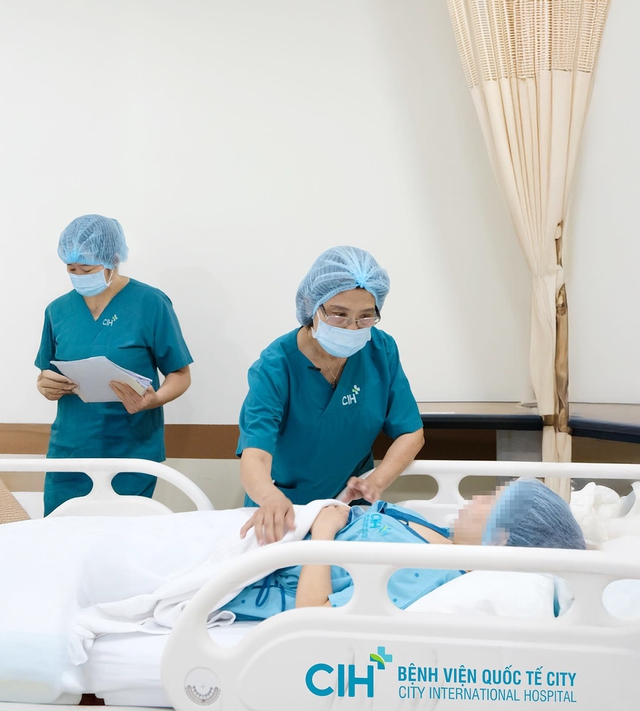 BS Nguyễn Thị Ngọc Sương: Ba thập kỷ gieo hạnh phúc hàng ngàn cặp đôi hiếm muộn- Ảnh 5. BS Nguyễn Thị Ngọc Sương: Ba thập kỷ gieo hạnh phúc hàng ngàn cặp đôi hiếm muộn- Ảnh 5.