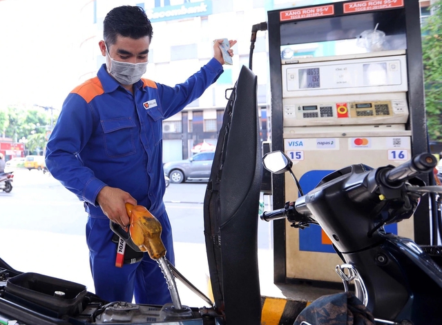 Giá xăng dầu đồng loạt tăng sốc từ 15 giờ hôm nay Giá xăng dầu đồng loạt tăng sốc từ 15 giờ hôm nay