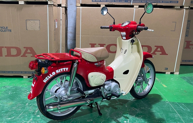 Honda Super Cub Hello Kitty sản xuất giới hạn rục rịch gia nhập thị trường Việt Nam- Ảnh 4. Honda Super Cub Hello Kitty sản xuất giới hạn rục rịch gia nhập thị trường Việt Nam- Ảnh 4.
