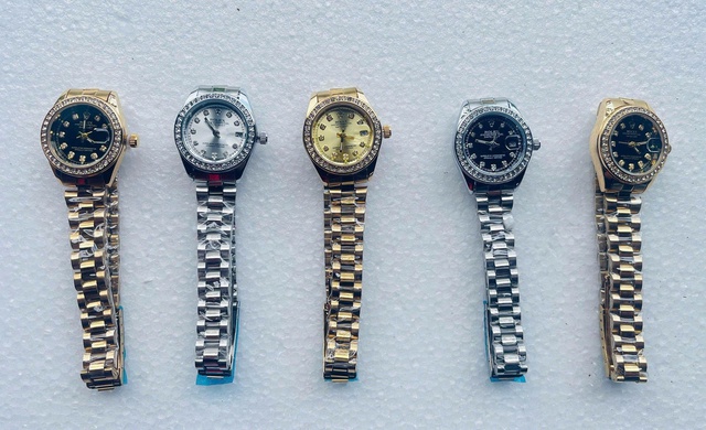 Thu giữ 450 đồng hồ đeo tay giả nhãn hiệu Rolex Thu giữ 450 đồng hồ đeo tay giả nhãn hiệu Rolex