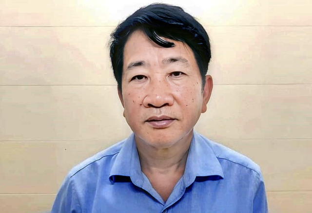 Cựu Giám đốc BHXH Bắc Giang nhận hối lộ ngay tại phòng làm việc Cựu Giám đốc BHXH Bắc Giang nhận hối lộ ngay tại phòng làm việc