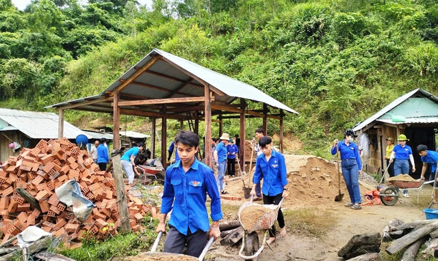 Sức trẻ trên những ngôi nhà mới- Ảnh 4. Sức trẻ trên những ngôi nhà mới- Ảnh 4.