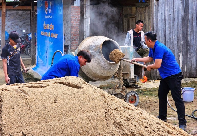 Sức trẻ trên những ngôi nhà mới- Ảnh 2. Sức trẻ trên những ngôi nhà mới- Ảnh 2.