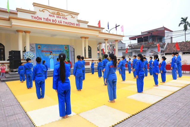 'Góc sân và khoảng trời' tiết kiệm điện - Ảnh 2.