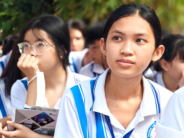 Bí quyết ôn thi tốt nghiệp THPT đạt điểm cao: Hạt nhân và mô hình nguyên tử - Ảnh 1.