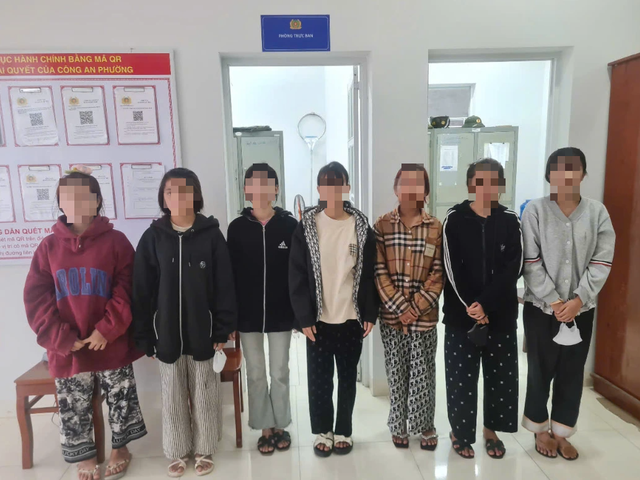 Bình Thuận: Tìm ra nhóm thiếu nữ dùng roi điện tra tấn người bạn giữa đường - Ảnh 1.