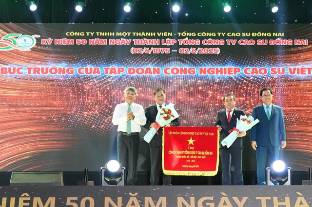 Kỷ niệm 50 năm thành lập Tổng công ty Cao su Đồng Nai - Ảnh 2.