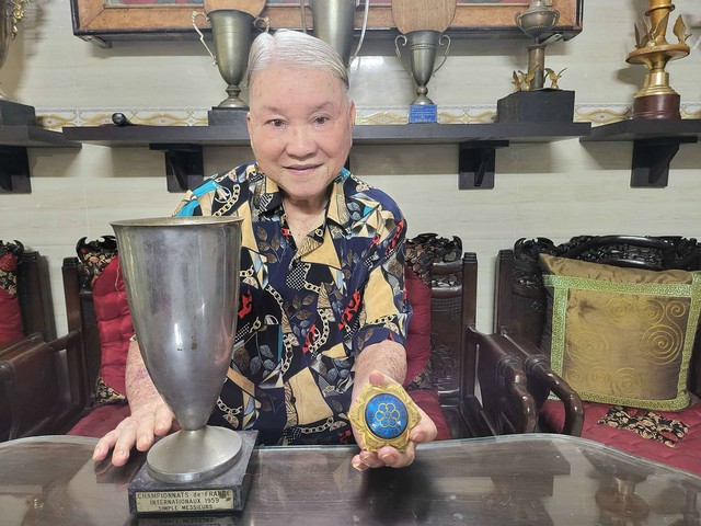 Cựu danh thủ Lê Văn Tiết - kỳ quan bóng bàn thế giới qua đời tuổi 86 - Ảnh 1. Cựu danh thủ Lê Văn Tiết - kỳ quan bóng bàn thế giới qua đời tuổi 86 - Ảnh 1.