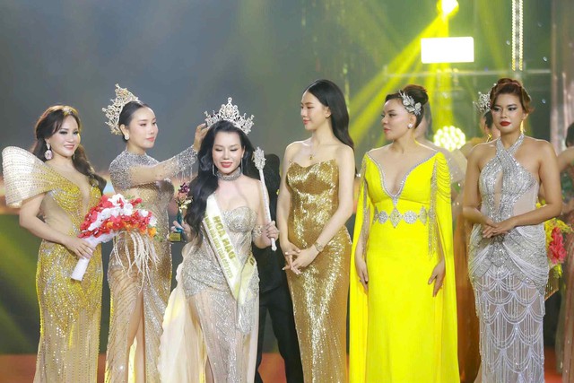 Ma Thị Thanh Huyền đăng quang Hoa hậu Doanh nhân Hòa bình Toàn cầu 2025- Ảnh 1.