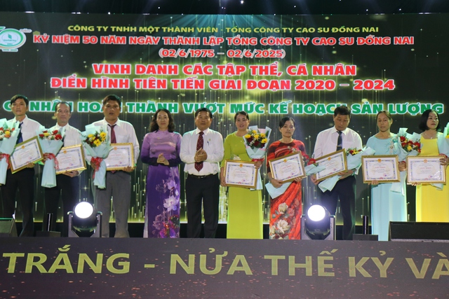 Kỷ niệm 50 năm thành lập Tổng công ty Cao su Đồng Nai - Ảnh 1.