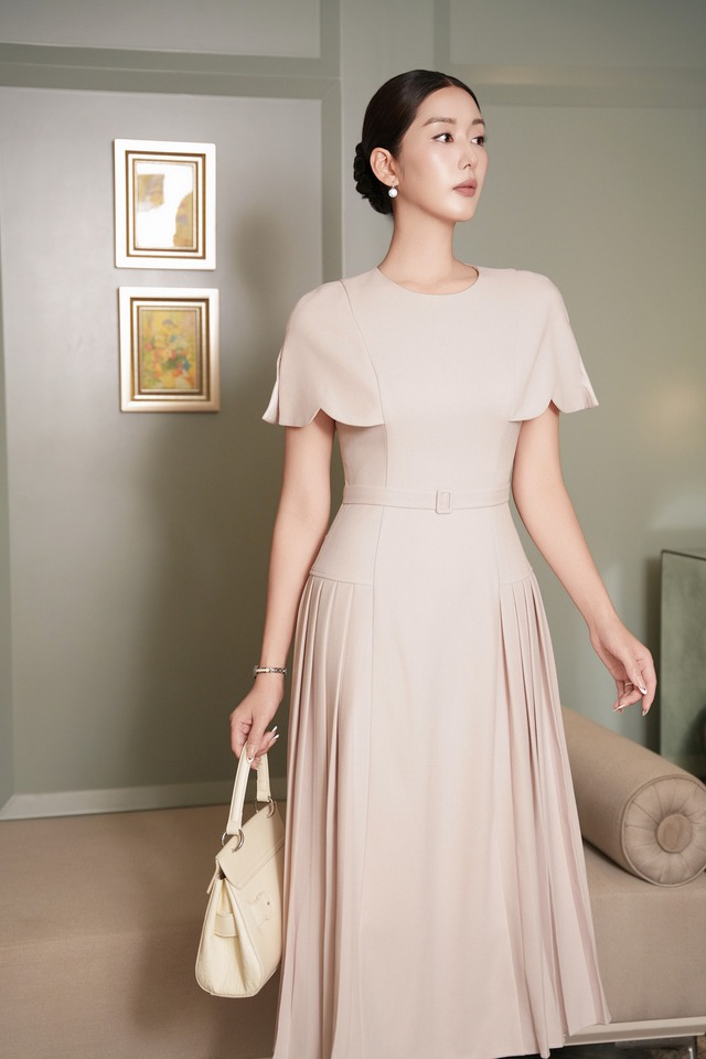Đẹp cả tuần với ba gam màu trắng, đen, beige- Ảnh 5. Đẹp cả tuần với ba gam màu trắng, đen, beige- Ảnh 5.