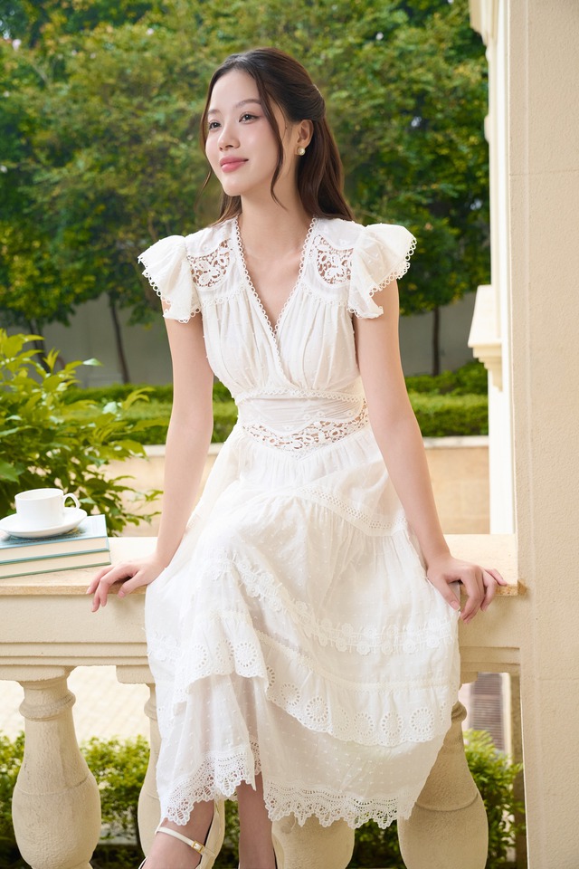 Đẹp cả tuần với ba gam màu trắng, đen, beige- Ảnh 1. Đẹp cả tuần với ba gam màu trắng, đen, beige- Ảnh 1.