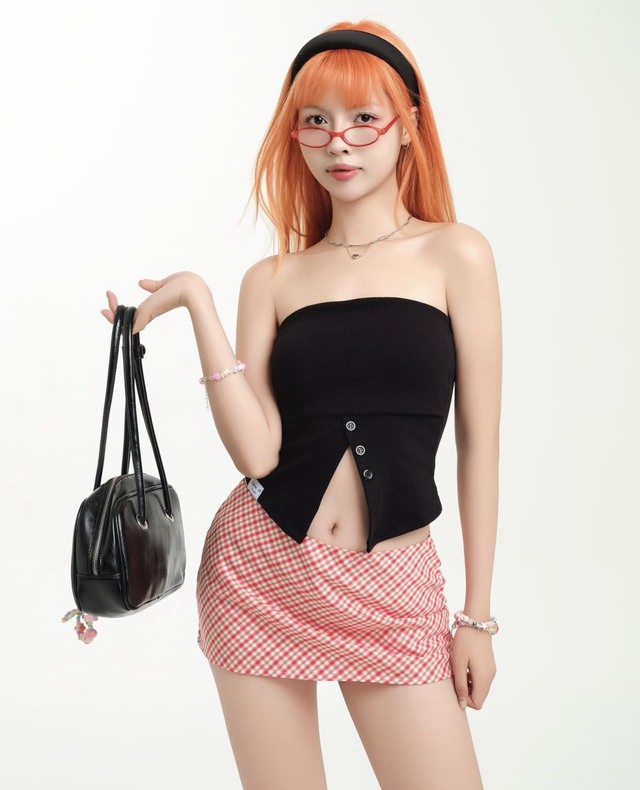 Phối đồ 'chuẩn chỉnh' cho nàng tự tin khoe dáng với áo ống- Ảnh 3. Phối đồ 'chuẩn chỉnh' cho nàng tự tin khoe dáng với áo ống- Ảnh 3.