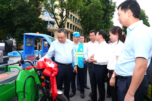 Hà Nội vận hành thiết bị vệ sinh môi trường hiện đại ở nội đô Hà Nội vận hành thiết bị vệ sinh môi trường hiện đại ở nội đô