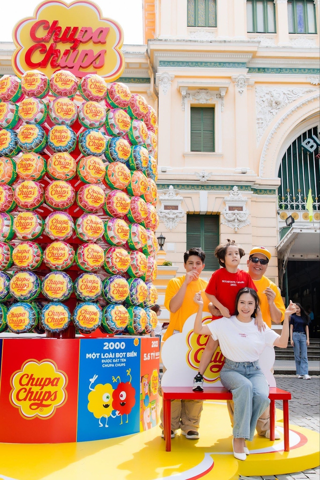 Mang th&aacute;p kẹo khổng lồ đi khắp Việt Nam, Chupa Chups nối d&agrave;i c&acirc;u chuyện m&atilde;i vui - Ảnh 2.
