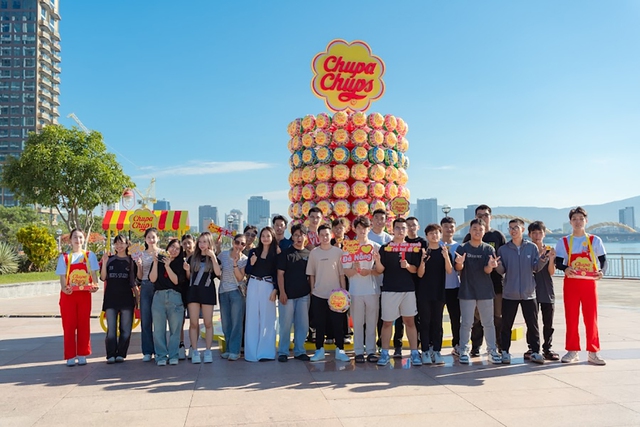 Mang th&aacute;p kẹo khổng lồ đi khắp Việt Nam, Chupa Chups nối d&agrave;i c&acirc;u chuyện m&atilde;i vui - Ảnh 4.