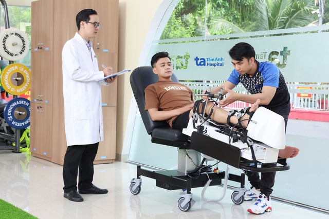 6 huyền thoại 'Quỷ Đỏ' đến Việt Nam được Bệnh viện Tâm Anh chăm sóc sức khỏe- Ảnh 2. 6 huyền thoại 'Quỷ Đỏ' đến Việt Nam được Bệnh viện Tâm Anh chăm sóc sức khỏe- Ảnh 2.