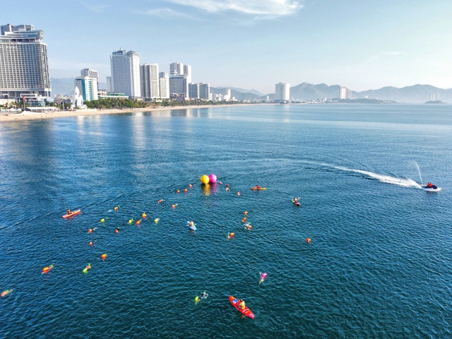 Gần 800 vận động viên tranh tài tại giải bơi biển SeaStar Nha Trang Bay 2025 Gần 800 vận động viên tranh tài tại giải bơi biển SeaStar Nha Trang Bay 2025
