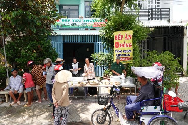 Chuyện tử tế: Bếp yêu thương tình đồng đội- Ảnh 1.