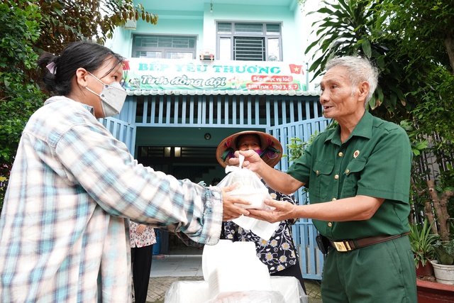 Chuyện tử tế: Bếp yêu thương tình đồng đội- Ảnh 3.