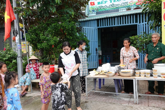 Chuyện tử tế: Bếp yêu thương tình đồng đội- Ảnh 4.