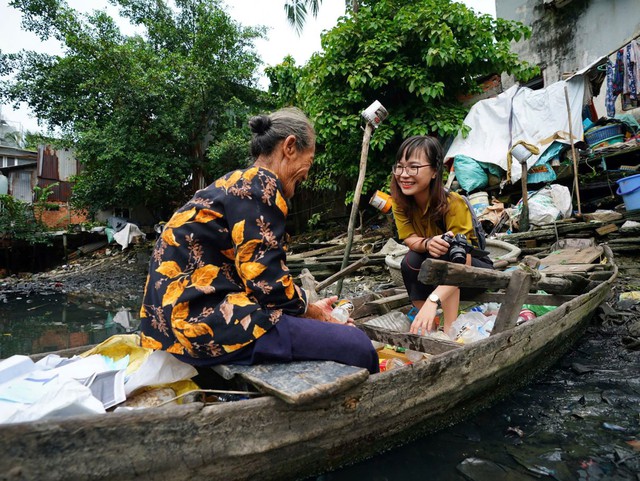Nhà báo, những đóa hoa thầm lặng giữa đời thường Nhà báo, những đóa hoa thầm lặng giữa đời thường