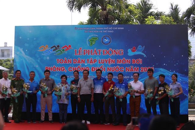 Ánh Viên truyền cảm hứng học bơi, phòng chống đuối nước - Ảnh 2.