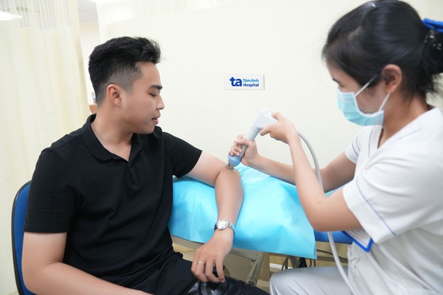 6 huyền thoại 'Quỷ Đỏ' đến Việt Nam được Bệnh viện Tâm Anh chăm sóc sức khỏe- Ảnh 4. 6 huyền thoại 'Quỷ Đỏ' đến Việt Nam được Bệnh viện Tâm Anh chăm sóc sức khỏe- Ảnh 4.