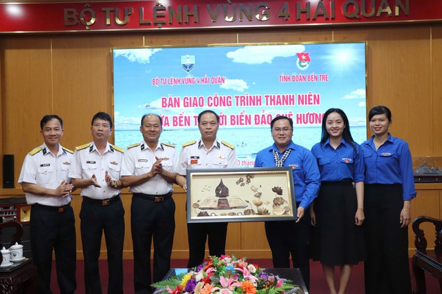 Bàn giao công trình thanh niên “Dừa Bến Tre với biển, đảo quê hương”- Ảnh 3. Bàn giao công trình thanh niên “Dừa Bến Tre với biển, đảo quê hương”- Ảnh 3.