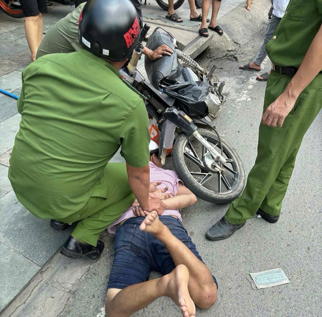 TP.HCM: Vào nhà dân trộm xe giữa ban ngày, bị bắt ngay trên đường bỏ trốn TP.HCM: Vào nhà dân trộm xe giữa ban ngày, bị bắt ngay trên đường bỏ trốn
