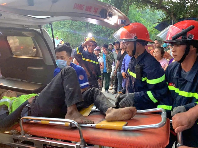Khánh hòa xe tải mất lái tông sập nhà dân khiến 2 người bị thương nặng - Ảnh 2. Khánh hòa xe tải mất lái tông sập nhà dân khiến 2 người bị thương nặng - Ảnh 2.