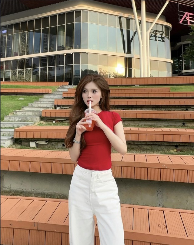 Áo ôm body, sự lựa chọn cho nàng gợi cảm mà vẫn tinh tế Áo ôm body, sự lựa chọn cho nàng gợi cảm mà vẫn tinh tế