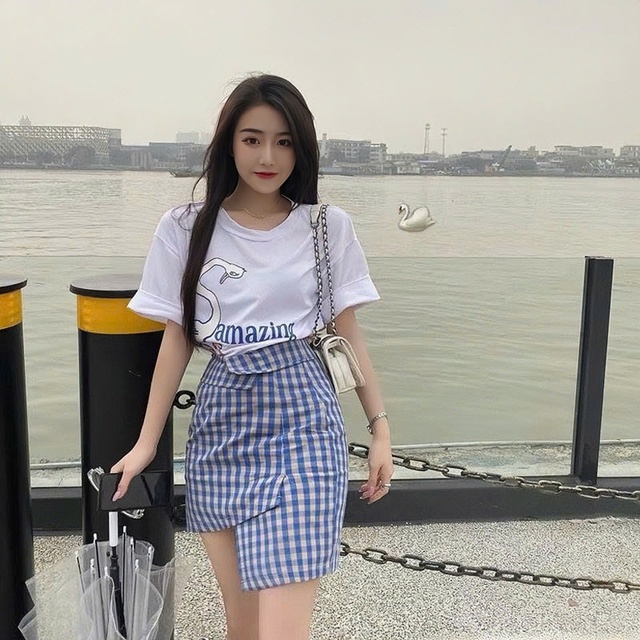 Công thức lên đồ với váy lệch tà cho nàng tự tin tỏa sáng- Ảnh 5. Công thức lên đồ với váy lệch tà cho nàng tự tin tỏa sáng- Ảnh 5.